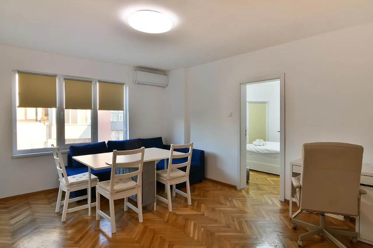 וארנה Central 3Br With Parking Nearby Opera 0*,  בולגריה